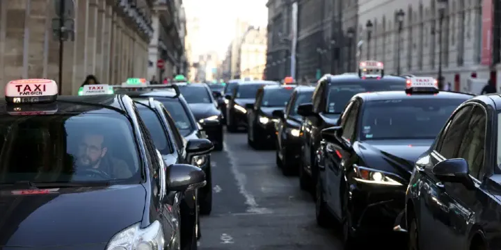 Pourquoi utiliser un annuaire de taxis et VTC à Paris ?