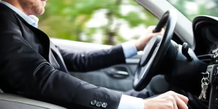 Les meilleures applications pour réserver un VTC à Paris